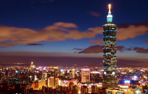 Đỉnh tháp Taipei 101, toàn cảnh Đài Bắc tại chân trời